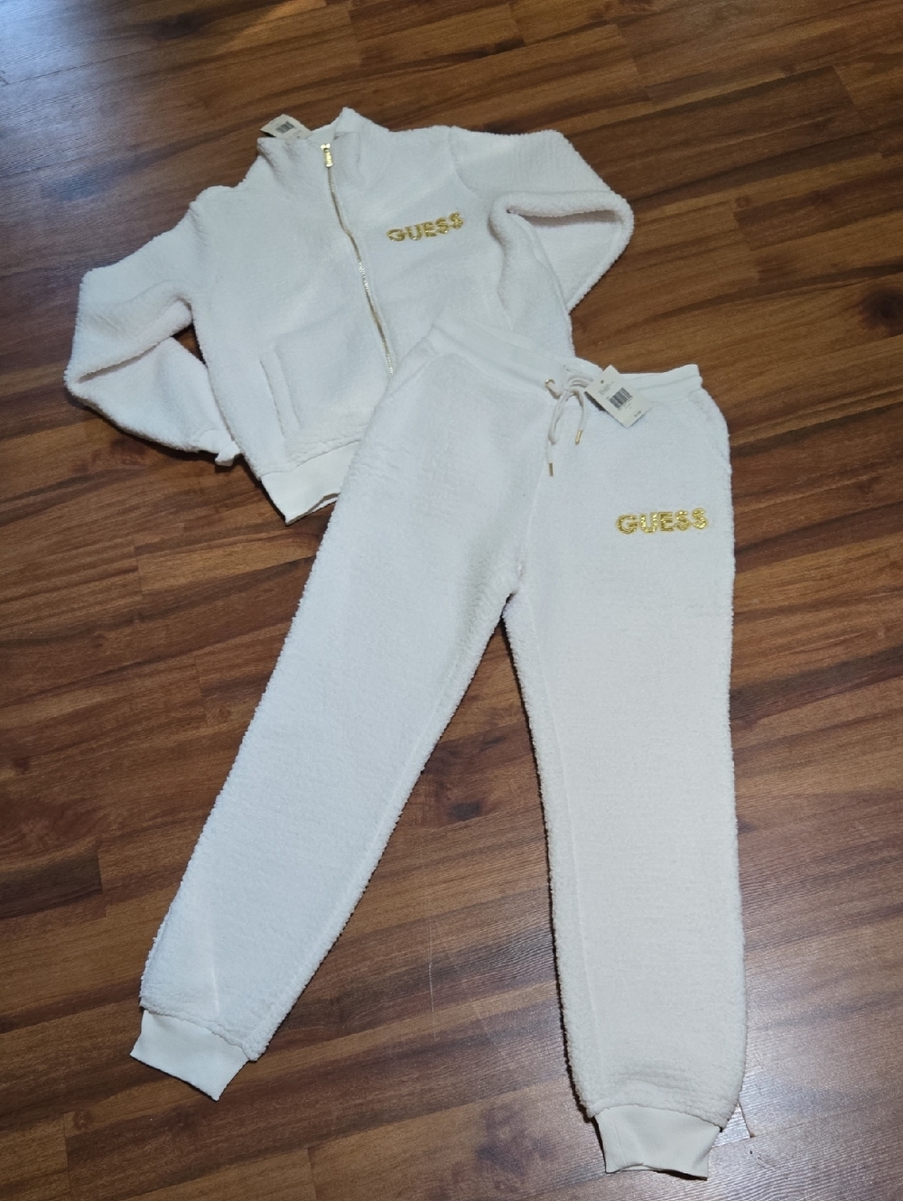 GUESS Cream Plush Zip Jacket & Joggers with Gold Logo Size Small Nwt Women